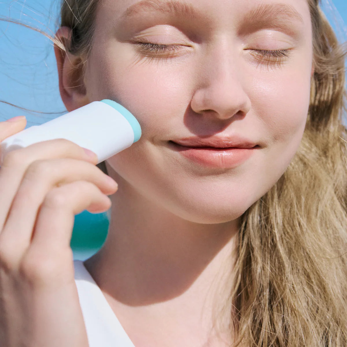 SKIN 1004 - Madagascar Centella Hyalu-Cica Silky-Fit Sun Stick